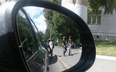 Во Владимире несовершеннолетние подростки зарабатывают на дороге