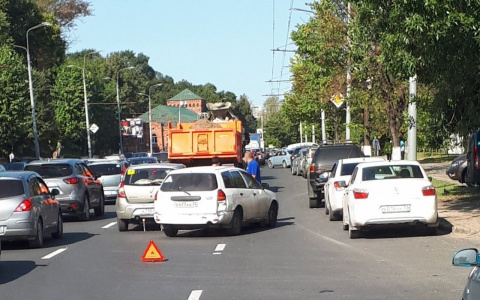 Внушительная пробка на Большой Нижегородской: ищите пути объезда