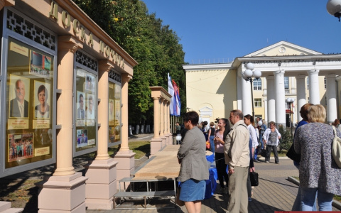 На владимирской доске почета появились новые лица