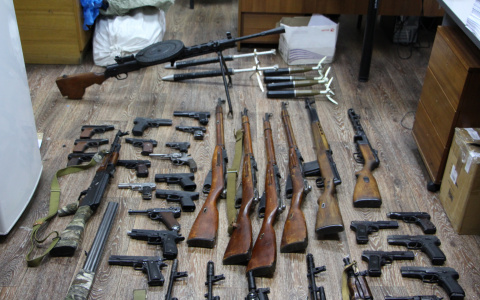 Под Владимиром обнаружены более 70 единиц подпольного" оружия"