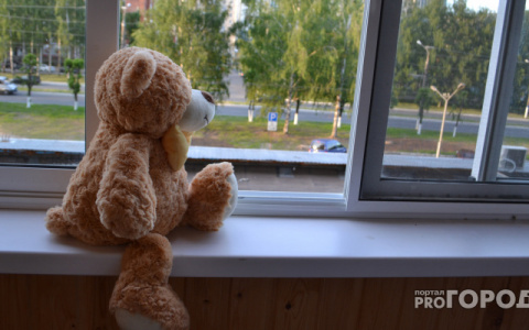В Юрьев-Польском 3-летний малыш выпал из окна пока мама мыла посуду на кухне
