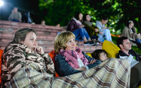 В последний день лета владимирцам покажут фильм "Девчата" на свежем воздухе