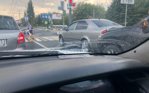 Авария у Белого дома собрала за собой внушительную пробку