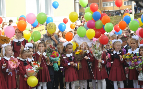 Во Владимире прошли праздничные линейки в честь 1 сентября (фото)