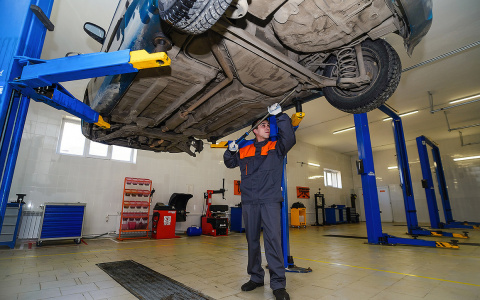 Выбор автосервиса во Владимире: стоит ли переплачивать официальным дилерам?