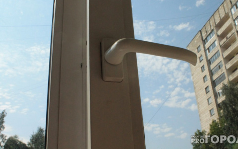 В Коврове двухлетний малыш выпал из окна