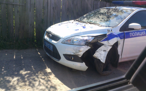 Владимирец обнаружил разбитую машину ДПС в одном из дворов