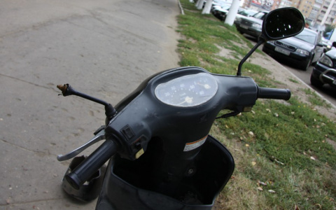 Кольчугинские подростки из любопытства угнали чужой мопед