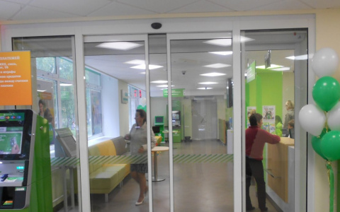 Пожилую женщину прибило дверями в муромском "Сбербанке"