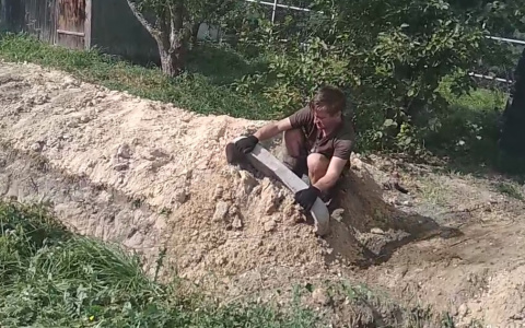 Владимирцы изобрели новый креативный способ закапывания траншей (видео)