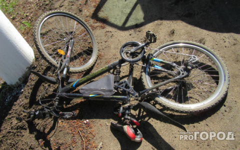 Велосипедист вылетел под колеса автомобиля на Погодина (видео)