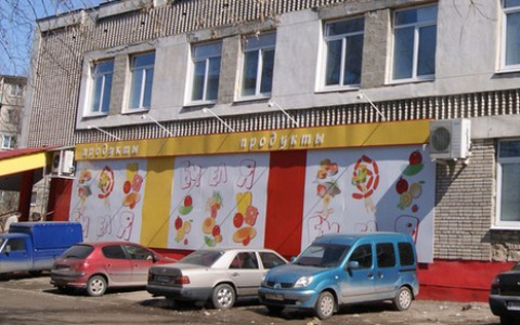 Жители улицы Лакина боятся, что не смогут парковаться возле "Емели"