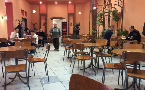 Двое жителей Александрова "сыграли" на слабостях посетителей кафе и пивнушек