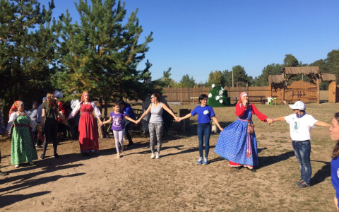 Владимирцы провели теплую осеннюю субботу в городских парках (фото)