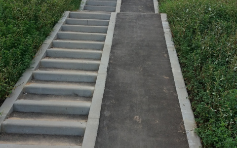 Доступная среда по-владимирски. В Вяткино установили лестницы-убийцы