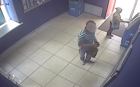 Жителю Коврова банкомат случайно выдал 30 000 рублей