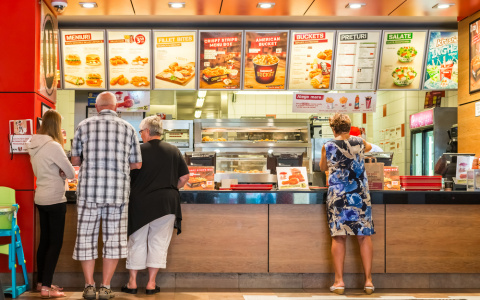 Россияне стали чаще ходить в фастфуд-рестораны