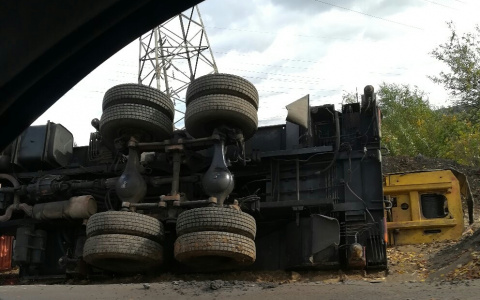 На Пекинке упал строительный кран (фото)