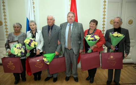 Во Владимире поздравили пожилых горожан