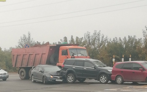 Тройное ДТП на Содышке собрало за собой пробку