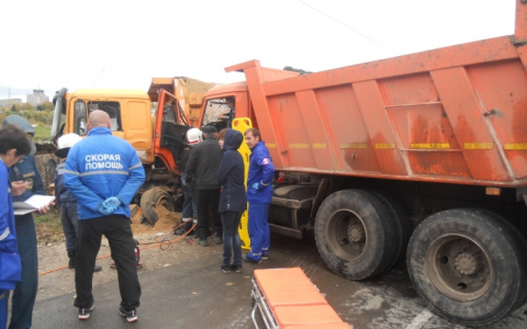 Авария на въезде во Владимир: Грузовики не поделили дорогу