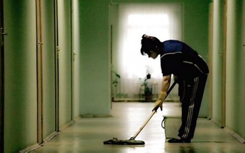 Уборщица обокрала отдыхающих в лагере детей