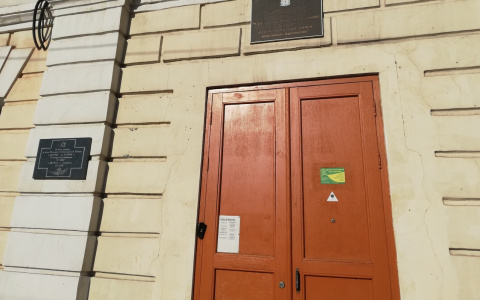 Владимирским школьникам запретили выходить из здания во время перемен