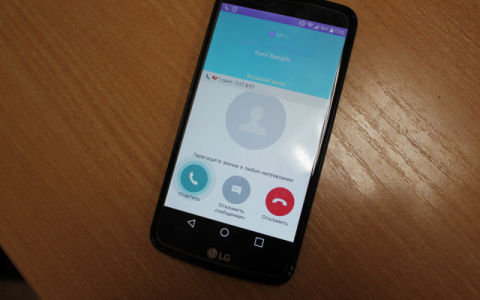 В Петушках женщина украла у знакомой телефон, пока та отвлеклась