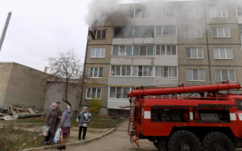 На пожаре в Лакинске спасатели эвакуировали 20 человек