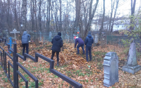 Владимирские студенты нашли труп во время уборки на кладбище