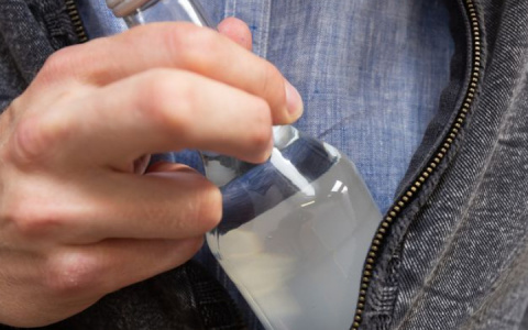 Во Владимире мужчина украл в магазине бутылку не самой лучшей водки