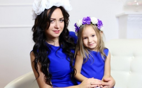 Голосуйте за новую десятку участниц конкурса "Я-мама"!