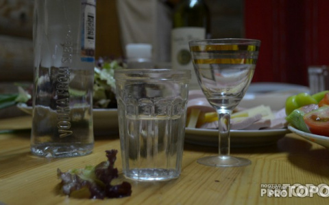 В Гороховецком районе женщина незаконно спаивала односельчан