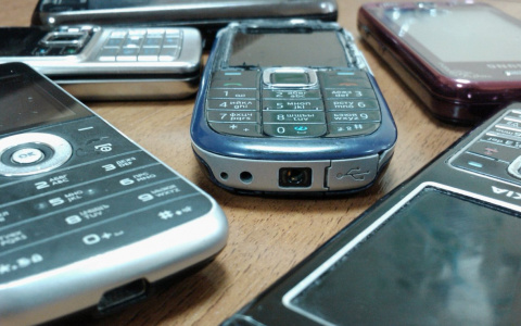 В Коврове женщина украла три смартфона: продавец отвлекся на клиента