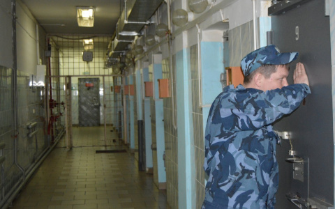 Жена пронесла мужу в колонию строгого режима в Пакино кое-что незаконное