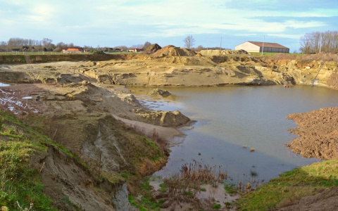 Сразу два госучреждения в Меленках накажут за незаконную добычу ископаемых