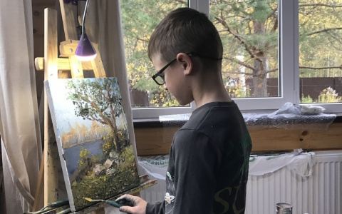 Юный владимирский художник любит рисовать цветы, пейзажи и котов