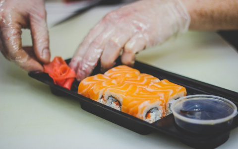 Под Александровом продавали суши и роллы с кишечной палочкой