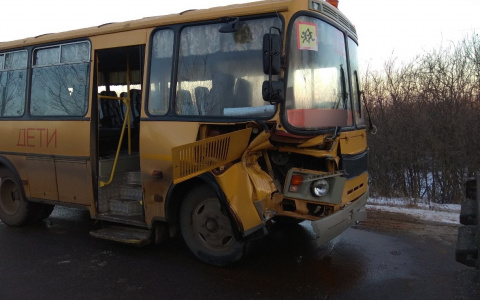 Губернатор поручил взять под особый контроль школьные перевозки