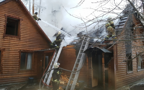 Во Владимирской области горели гостевые дома на знаменитой турбазе