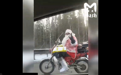 Дед Мороз был замечен во Владимирской области верхом на мотоцикле (видео)