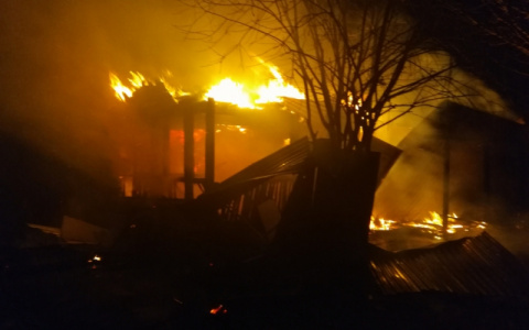 Ночью во Владимирской области случилось несколько пожаров: сгорели баня и дом