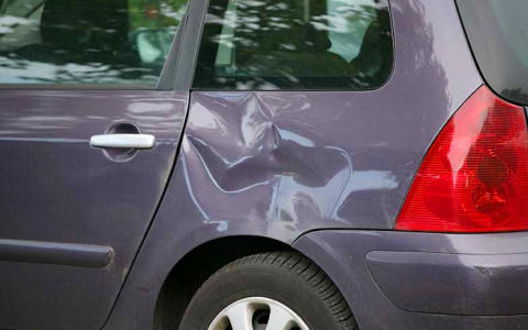 Во Владимирской области пьяный мужчина отпинал чужую машину на статью