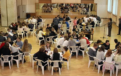 Владимирских детей наградили просроченным печеньем за победу в викторине