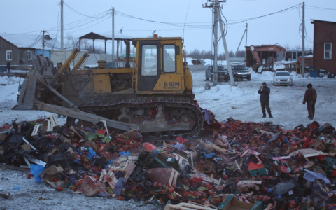 Битва с «санкционкой»: 400 кг хурмы пустили под бульдозер