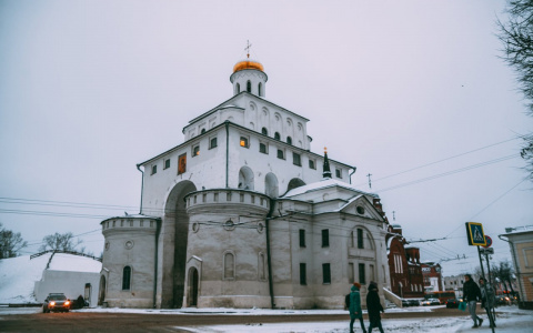 Отрезанный язык, поиски сбежавшего охранника и обращение к губернатору: самые интересные события дня