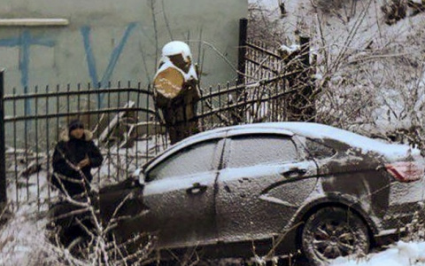 ДТП на Добросельской: легковушка вылетела в кювет