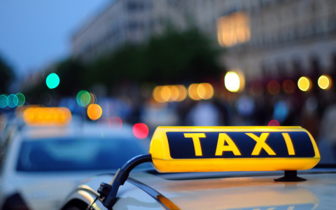 В Муроме мужчина прокатился в такси по городу и обокрал водителя