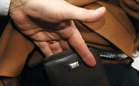 Топ-5 вещей, которые воруют у туристов чаще всего