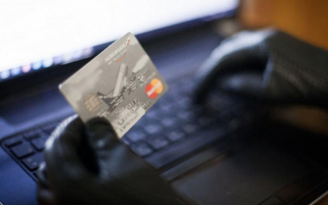 В Александрове школьник потратил с чужой банковской карты больше 100 тысяч рублей